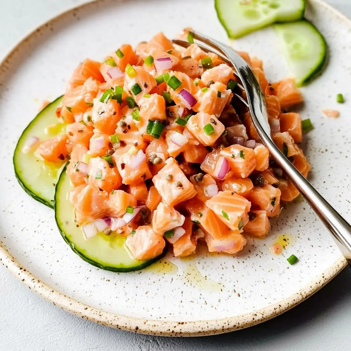 Savory 25-Minute Salmon Tartare for Effortless Elegance 1 342f2272 fcb1 43ea a1ec 938afbf49819tr bl4itp
